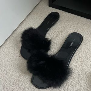 Steve Madden Furry Flats